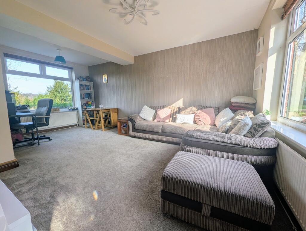 Lancaster Close Romiley, Romiley photo 2