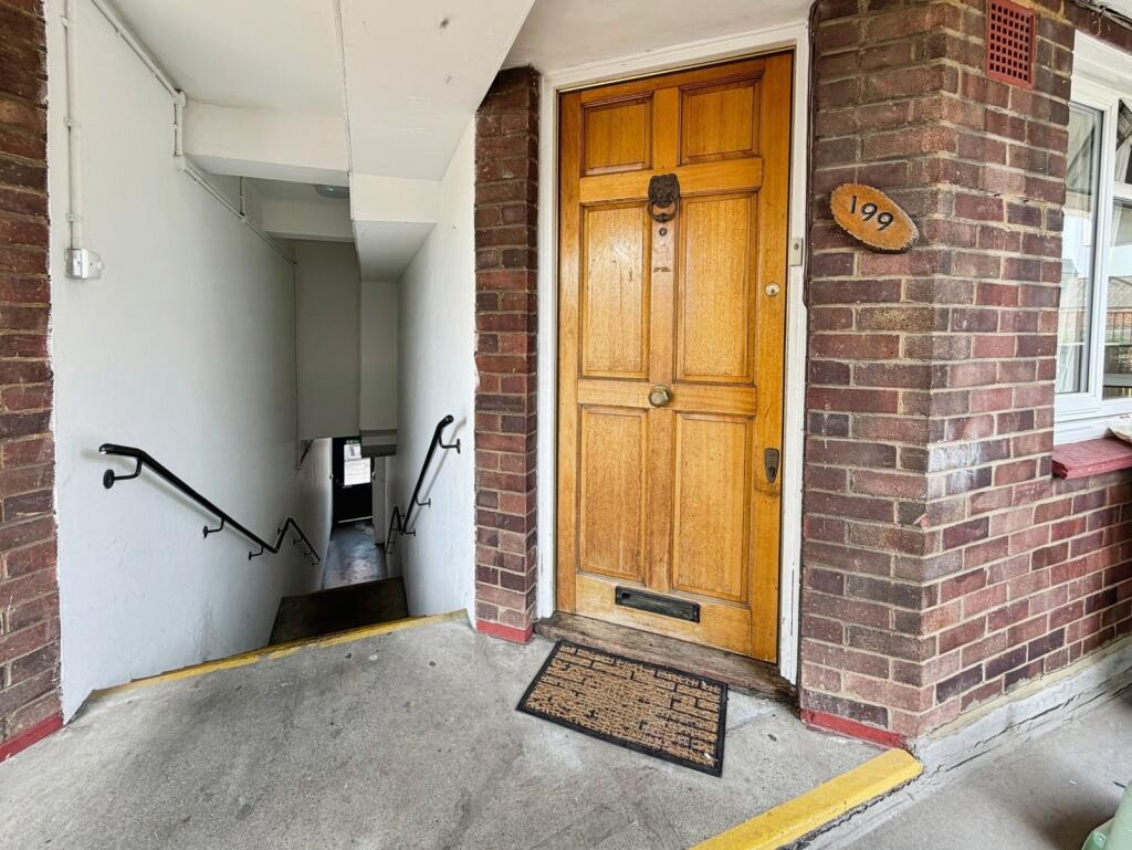 Main image of property: Broadway, Bexleyheath, DA6