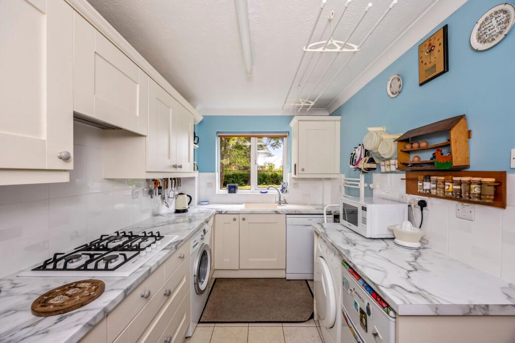 Apartment in Horsham, Highwood - View 2
