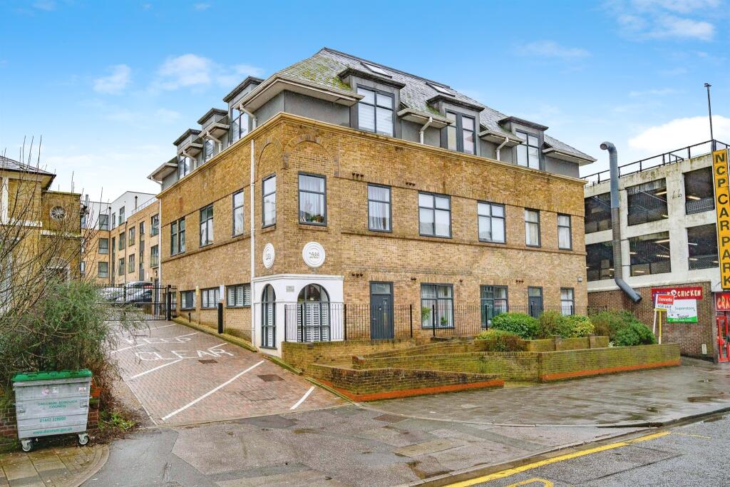 Main image of property: Marlowes, Hemel Hempstead