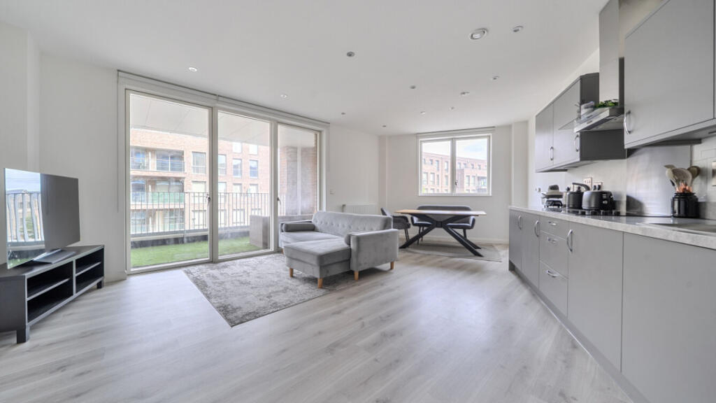 2-bed flat on Fielders Crescent Barking, IG11 0ZQ, £325,000