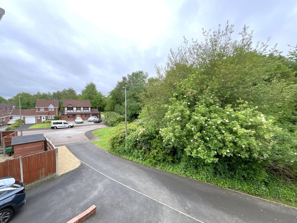 House in Dudley, Windmill End - View 2