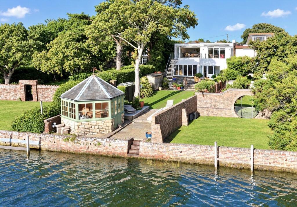 Main image of property: Spinnaker House, Stanpit