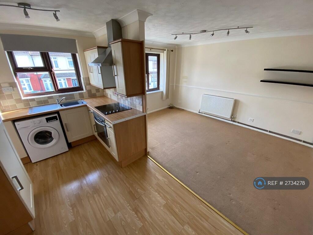 Apartment in Romford - View 5