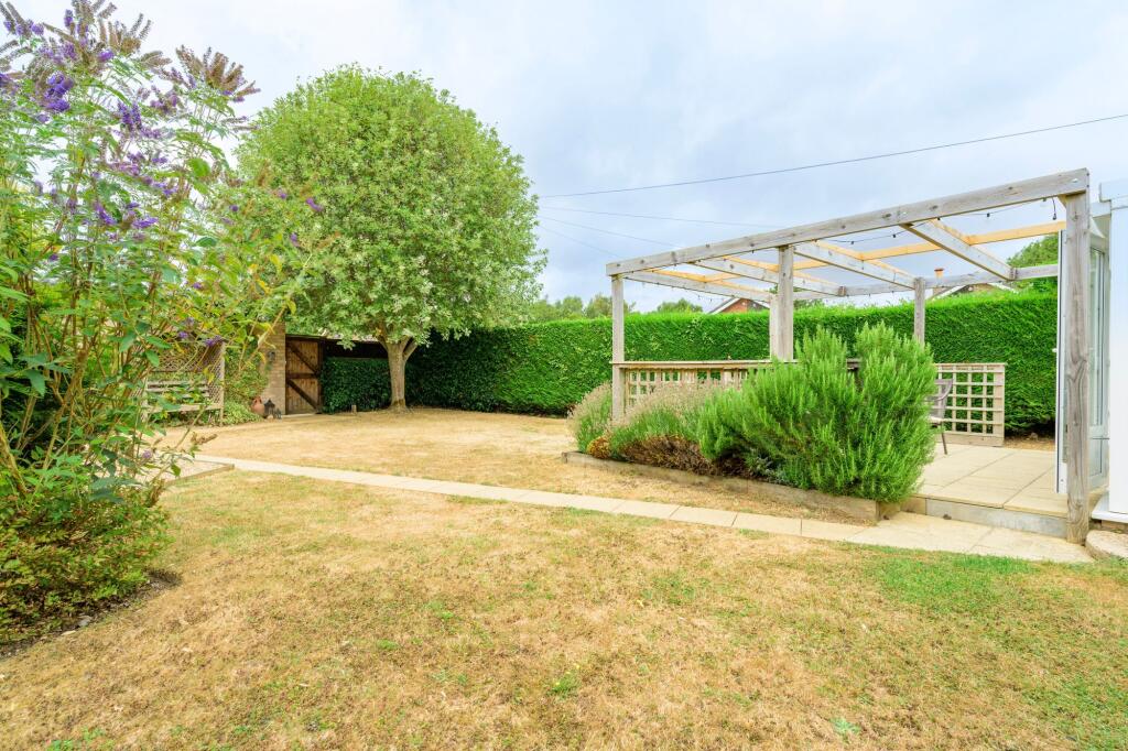 Bond Close, Pulham St. Mary photo 4