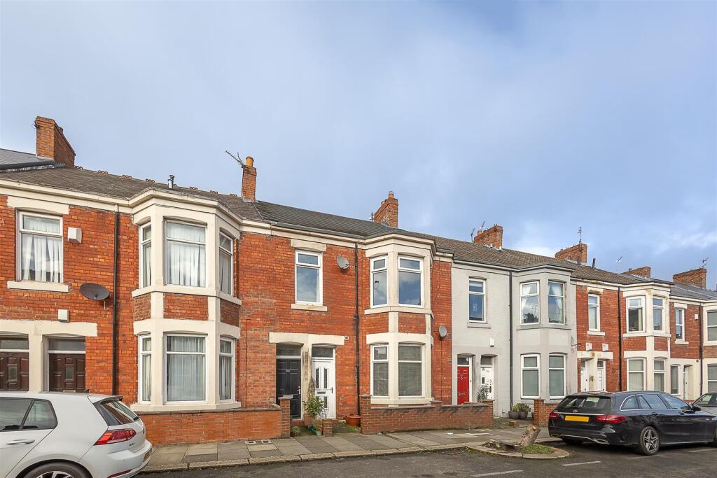2-bed flat on King John Terrace, Heaton, Newcastle upon Tyne, £170,000
