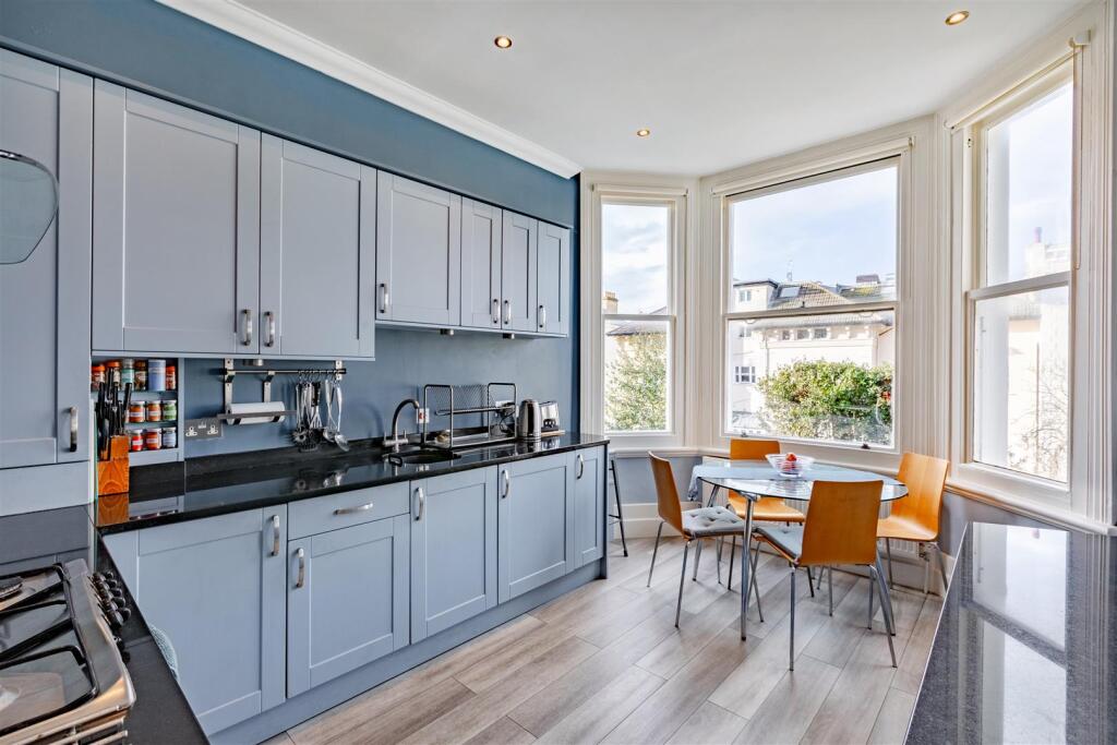 Apartment in Hove, Brighton and Hove - View 4