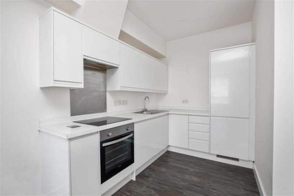 Apartment in Worthing, West Sussex - View 2