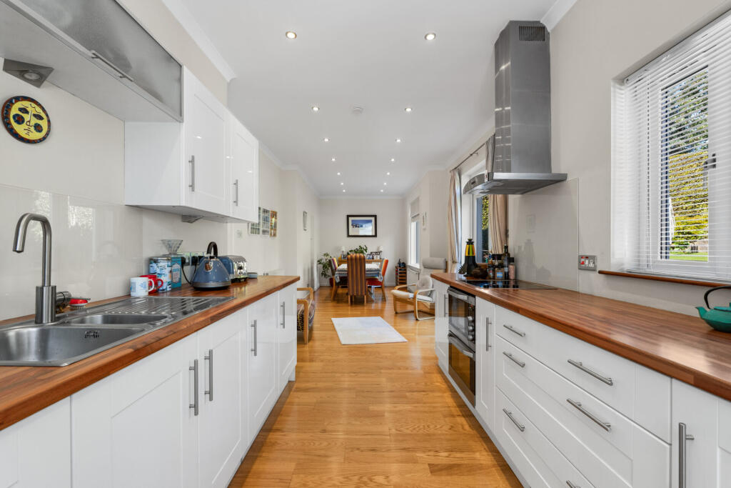 House in Paisley, Castlehead - More