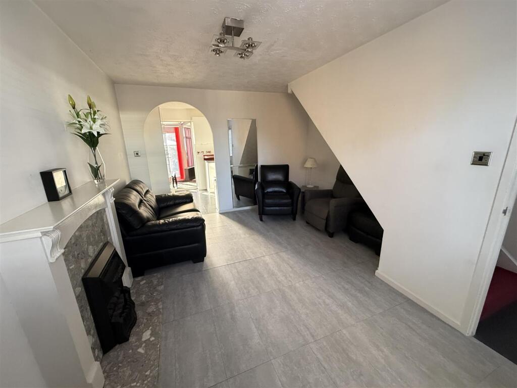 Barley Close, Burton-On-Trent photo 3