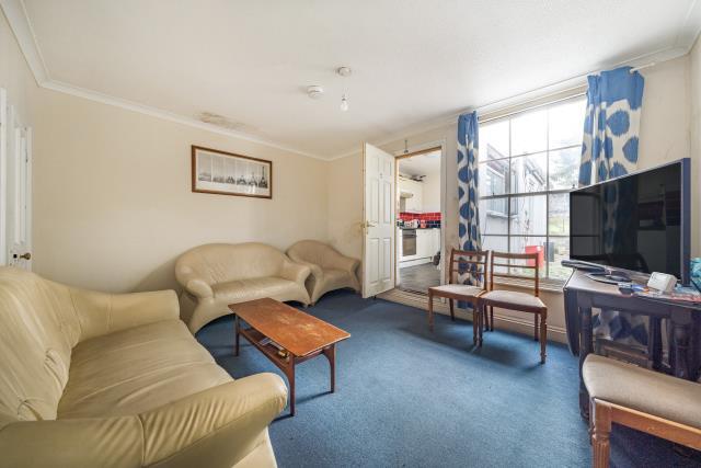 House in High Wycombe, Castlefield - View 3