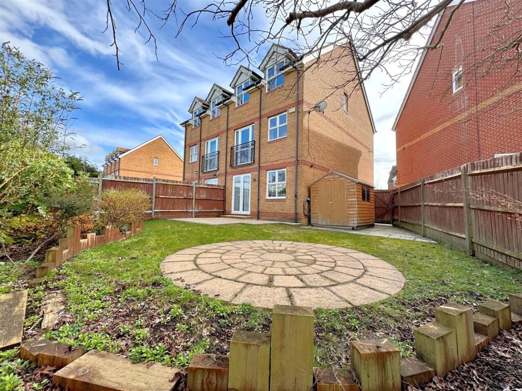House in Fareham, Whiteley - View 2