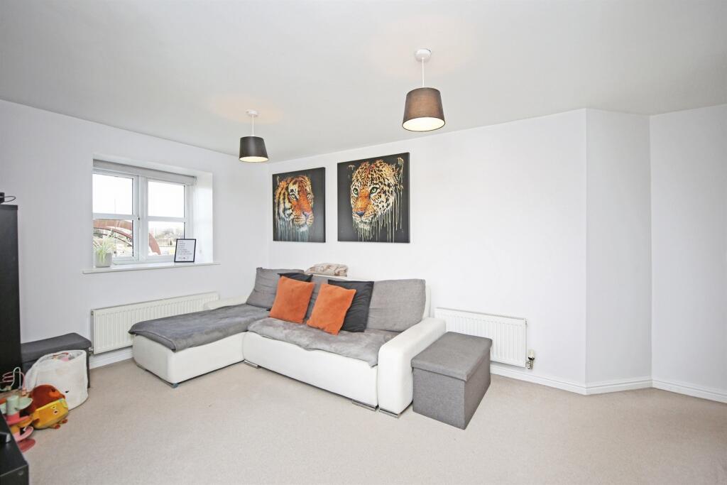 Addison Drive, Stratford-Upon-Avon photo 2