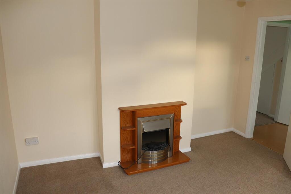 Sussex Avenue, Aldridge photo 3