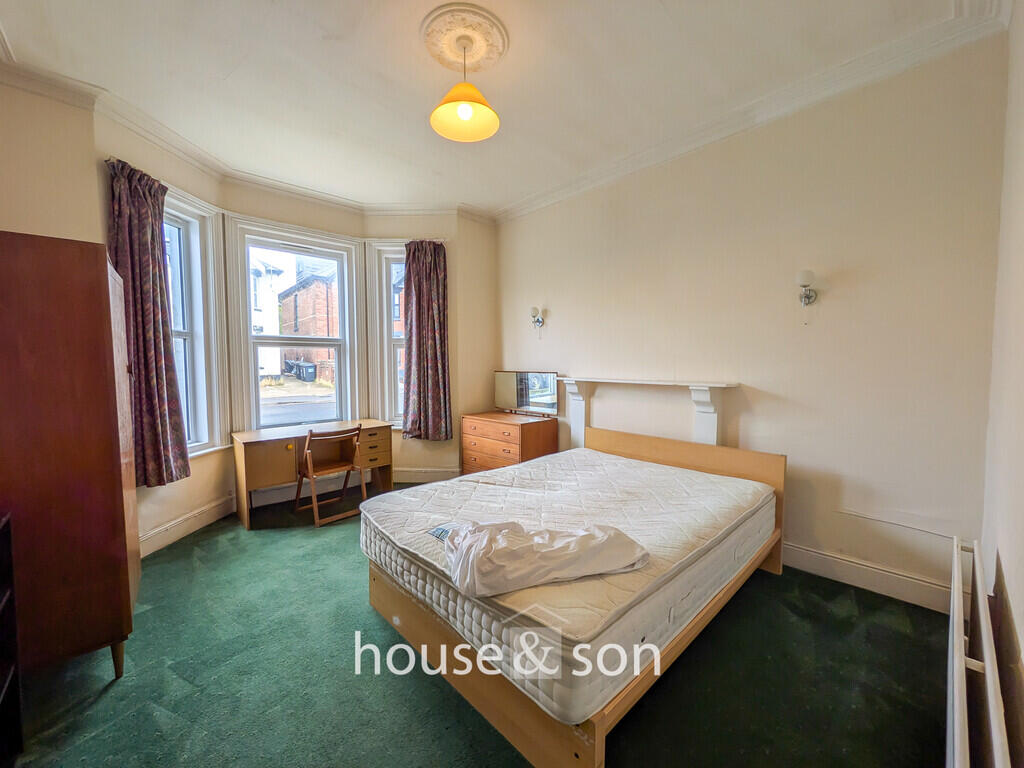 House in Bournemouth, Charminster - More