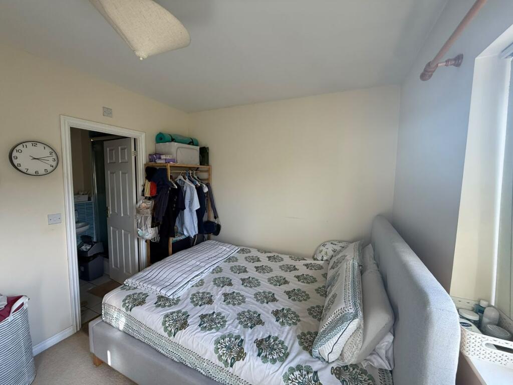 Apartment in Cambridge, Orchard Park - More
