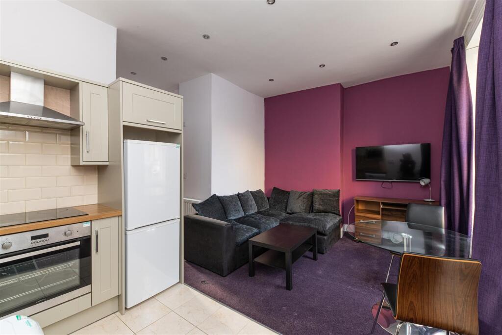 Apartment in Newcastle upon Tyne, Tyne and Wear - View 3