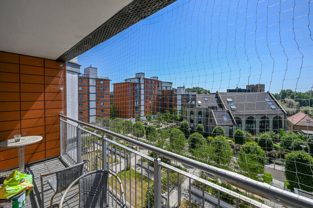 Apartment in London - View 5