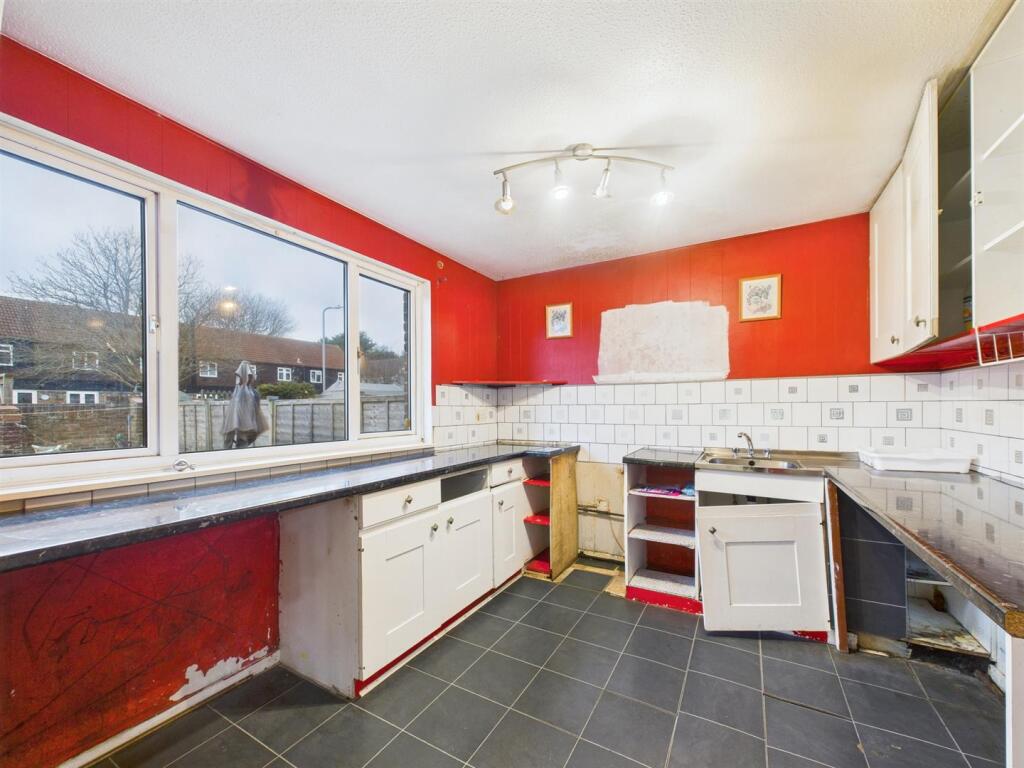 Collingwood Close, Peacehaven photo 3