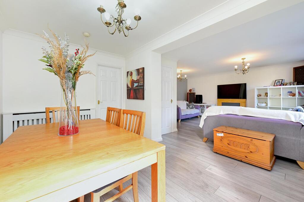 House in Basingstoke and Deane, Cufaude Village, Chineham - View 4