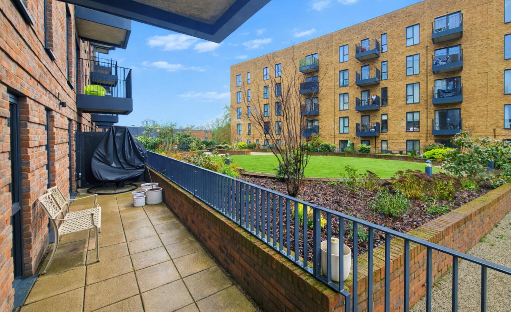 Apartment in Dacorum, The Image - View 3