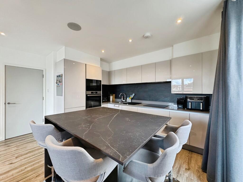 Apartment in London - More