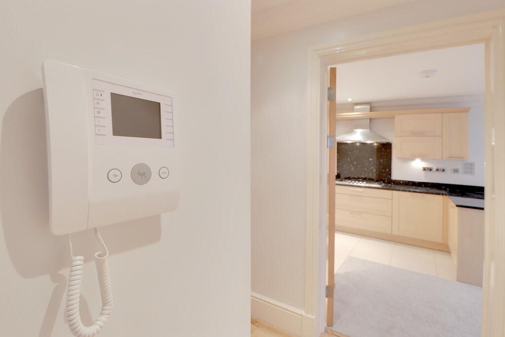 Apartment in Redhill - View 4