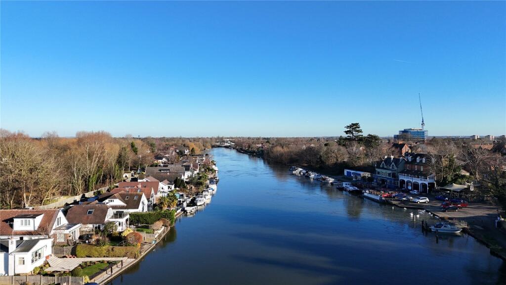Apartment in Walton-on-Thames, Surrey - View 5