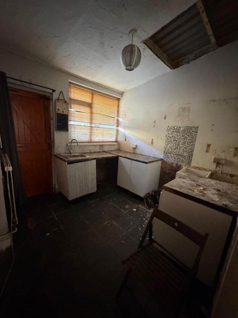 23 John Street, Porth, CF39 9SD photo 5
