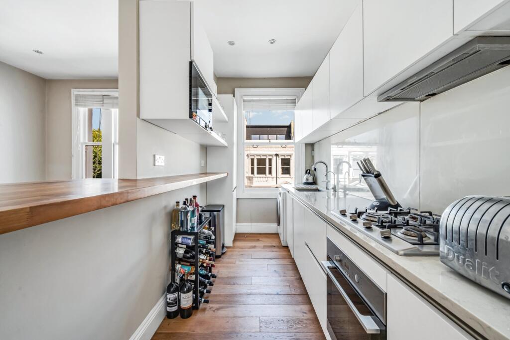 Apartment in London, West Kensington - View 2
