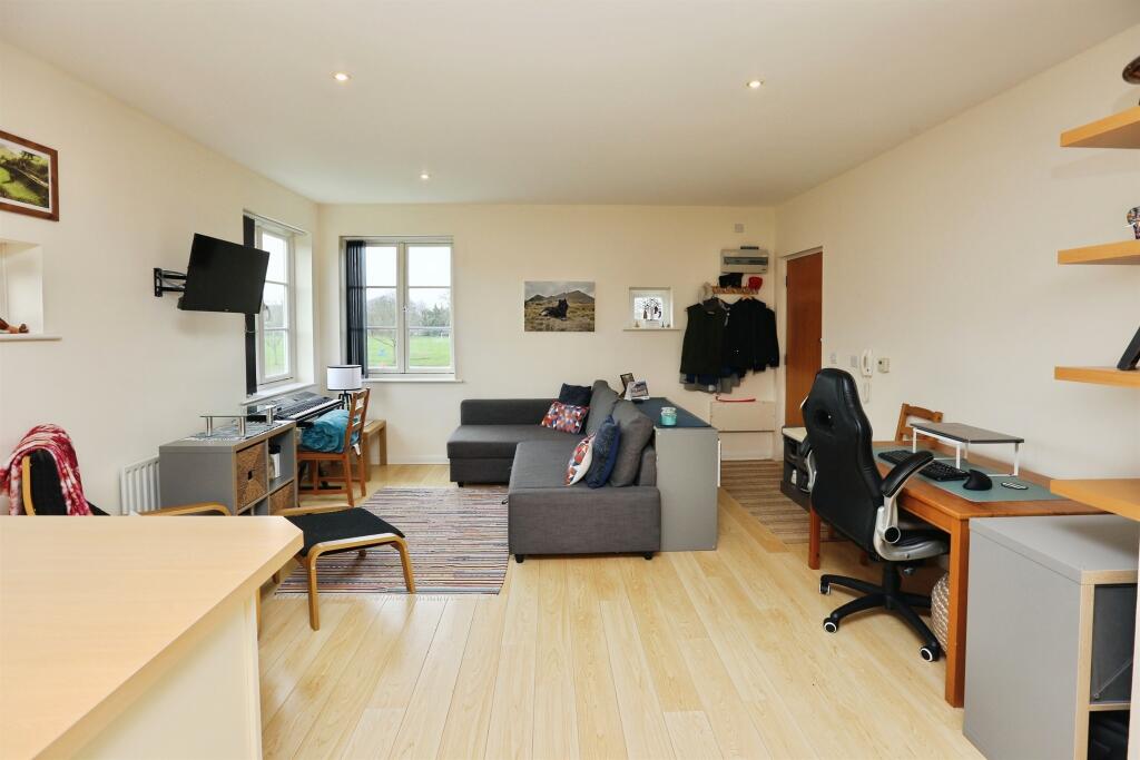 Pavilion Way, Gosport - View 4