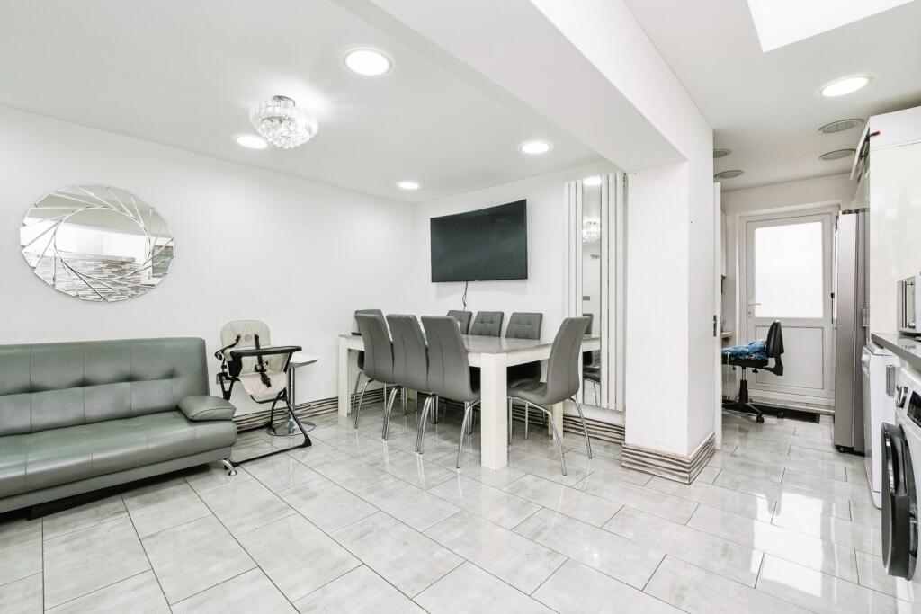House in London, Plashet - View 4