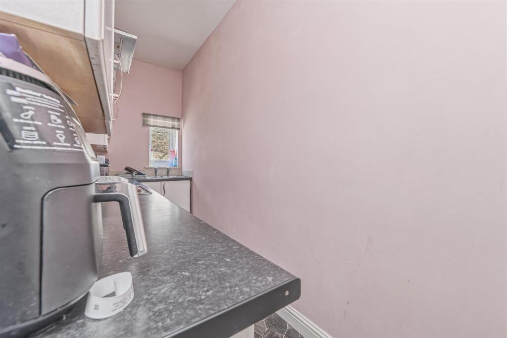 House in Calderdale, Hove Edge - View 5