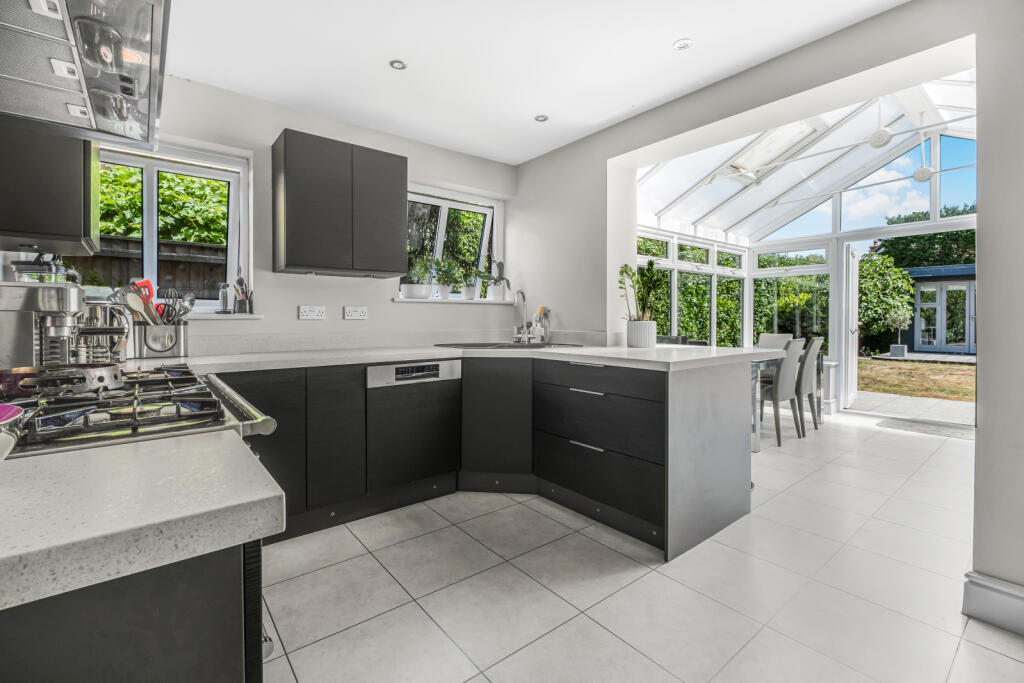 House in New Forest, Ringwood - View 2