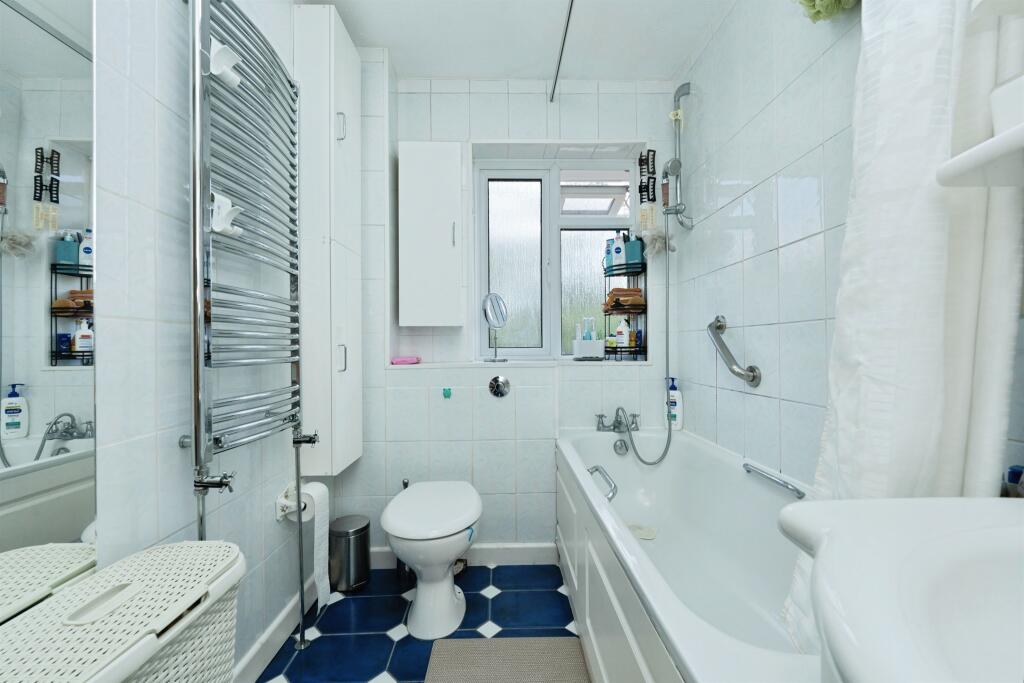 Apartment in Watford - View 4