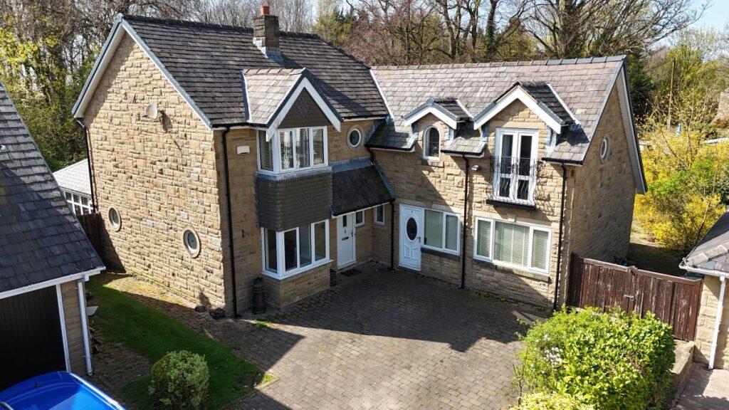 Main image of property: 6 Olde Stoneheath Court,, Long Lane, Heath Charnock, PR6 9EH