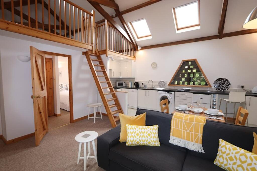 Main image of property: The Long Barn, Washingpool Hill Road, Tockington, Bristol