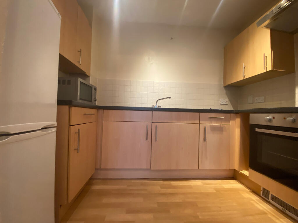 Apartment in Slough - View 3