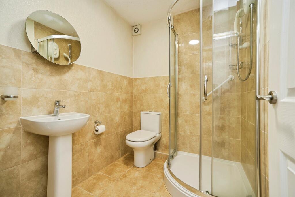 Apartment in Leeds, Upper Henshaw, Henshaw - View 4