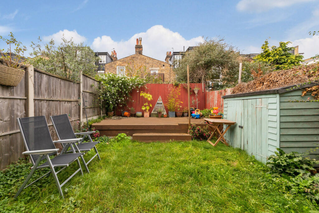 3 bedroom semi-detached house for rent