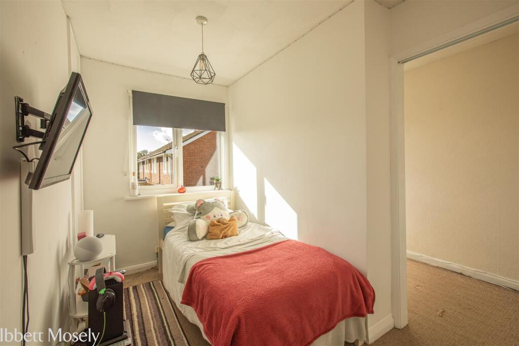 House in Tandridge, Oxted - More