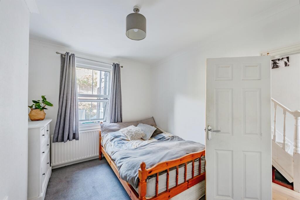 House in Reigate and Banstead, Reffles Bridge, Earlswood - View 5