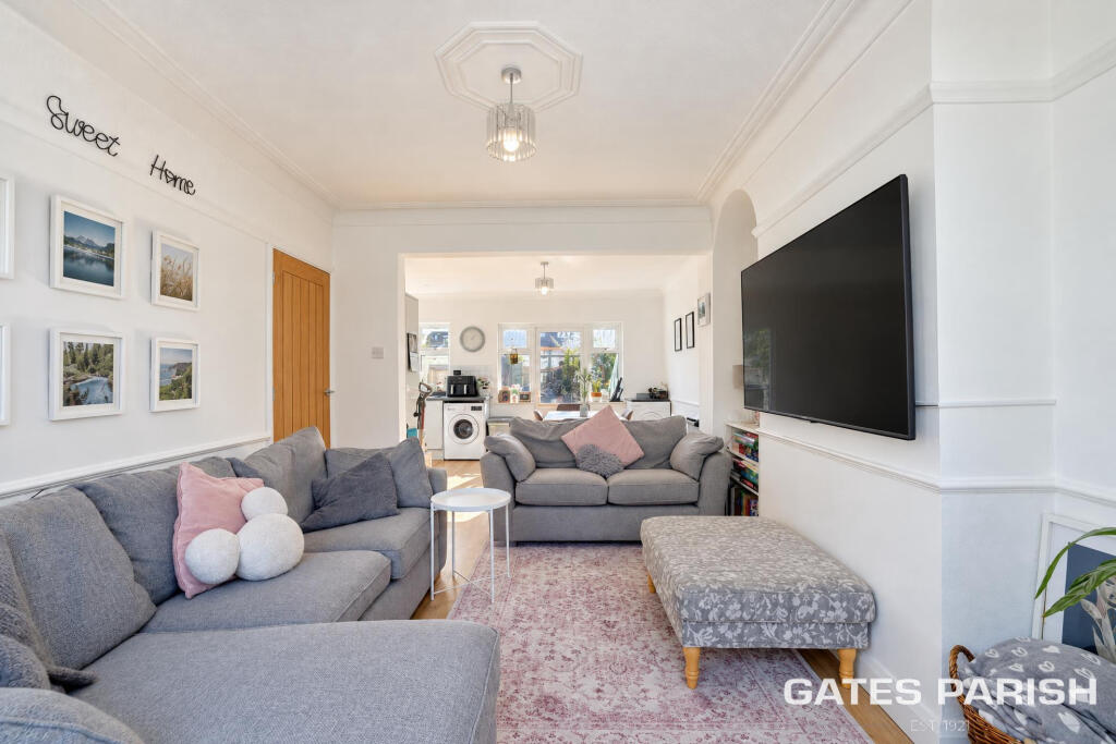 House in London, Cranham - View 5