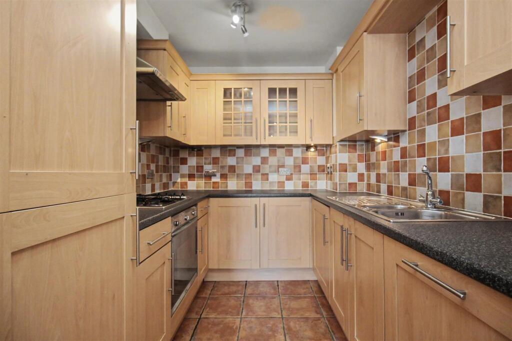 Apartment in Rothwell, North Northamptonshire - View 3