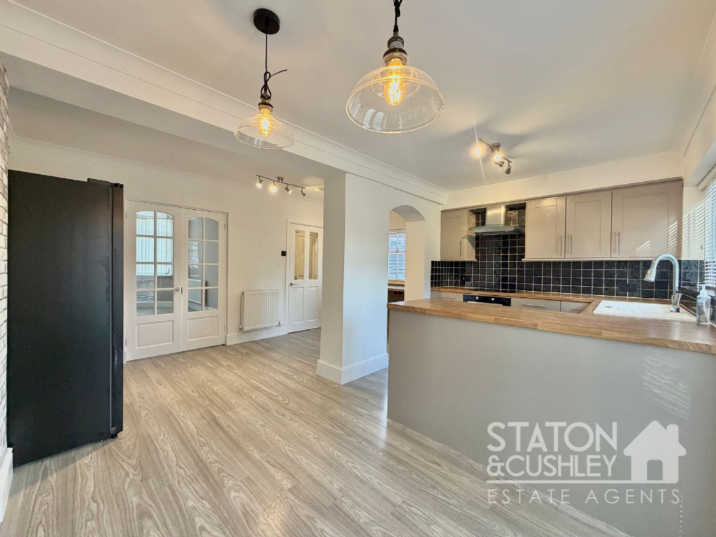 House in Mansfield, Ladybrook - More