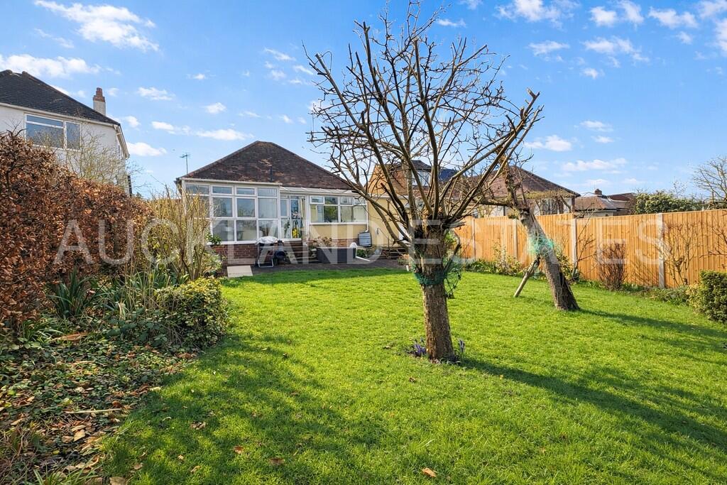 Ladbrooke Drive, Potters Bar photo 2