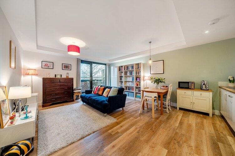2-bed flat on Greenacres House, Wandsworth, London, SW18, £180,000