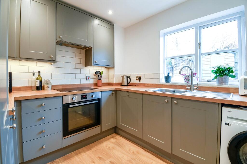 Barn Close, Kintbury, Hungerford, Berkshire, RG17 photo 2
