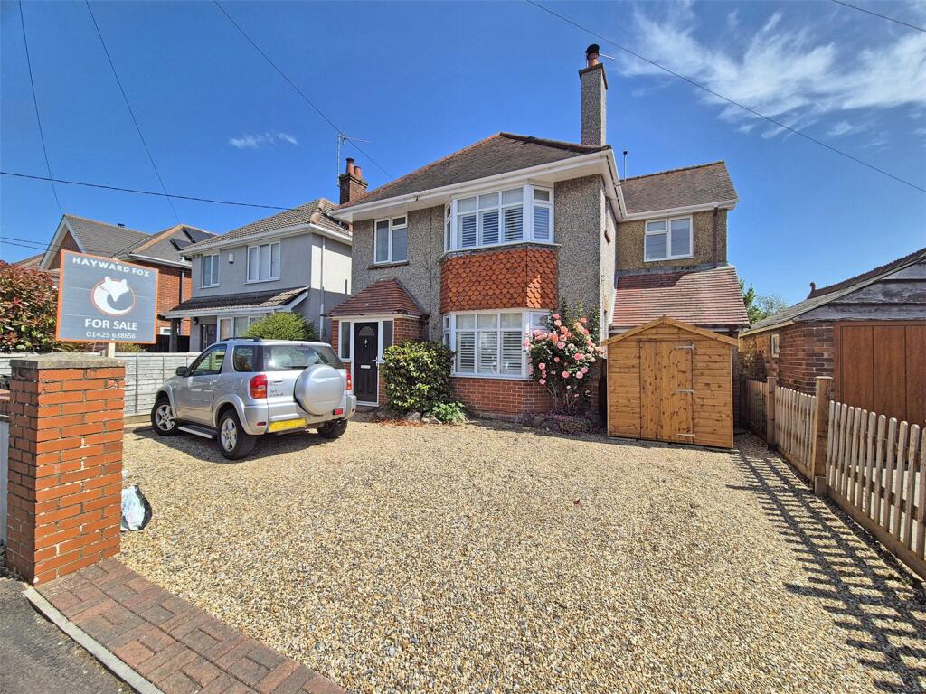 4-bed detached on Albert Road, New Milton, Hampshire, BH25, £575,000