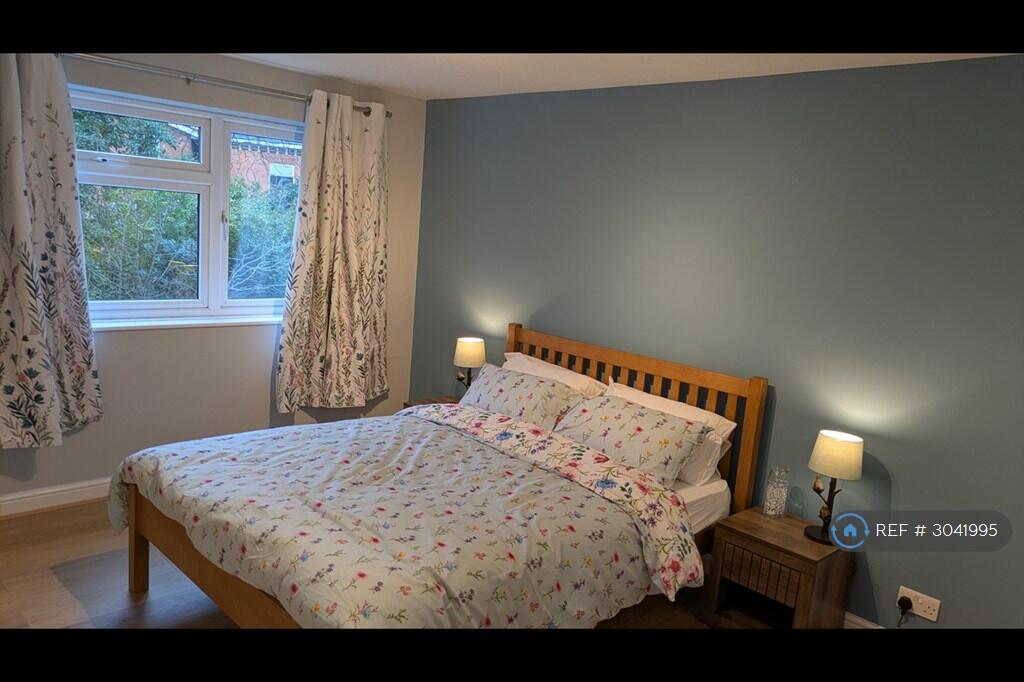 Old Warwick Court, Solihull, B92 photo 3